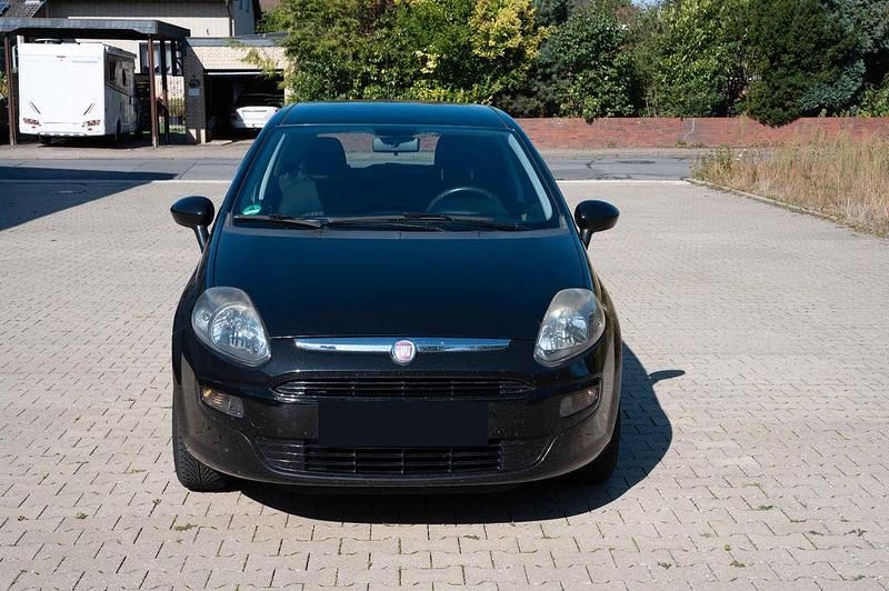 Schwarz Gebraucht 2011 Fiat Punto Kleinwagen | 3.500 € (Guter Preis) - Bild 1/4