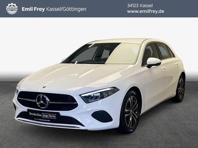 Weiß Gebraucht 2024 Mercedes A200 Advanced Limousine | 28.930 € (Fairer Preis) - Bild 1/4