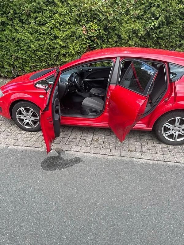 Rot Gebraucht 2011 Seat Leon Copa Limousine | 3.699 € (Fairer Preis) - Bild 1/4