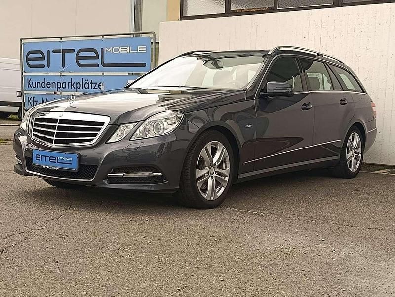 Grau Gebraucht 2012 Mercedes E250 Kombi | 12.490 € (Fairer Preis) - Bild 1/4