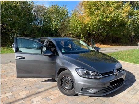 Grau Gebraucht 2018 VW Golf VII Limousine | 10.600 € (Fairer Preis) - Bild 1/4