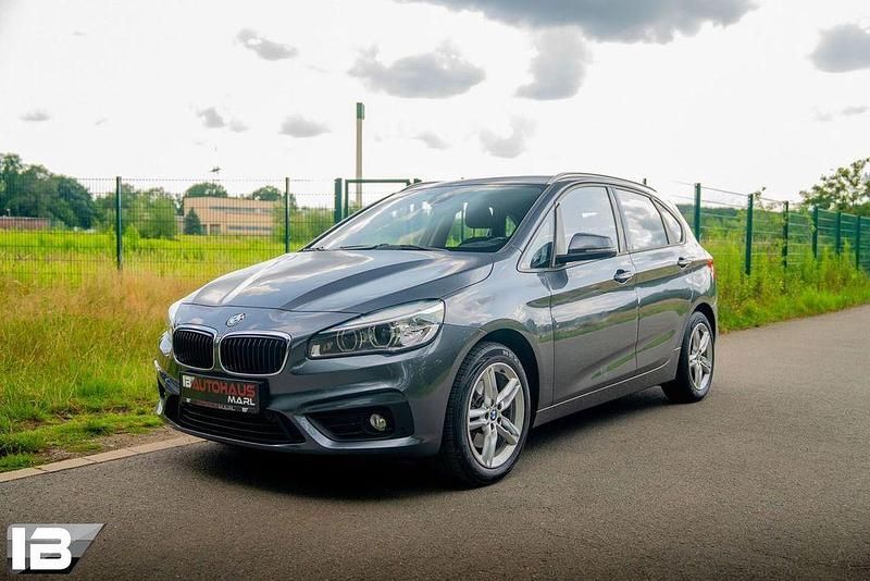 Grau Gebraucht 2015 BMW 218 Active Tourer Basis Van / Kleinbus | 7.290 € (Guter Preis) - Bild 1/4