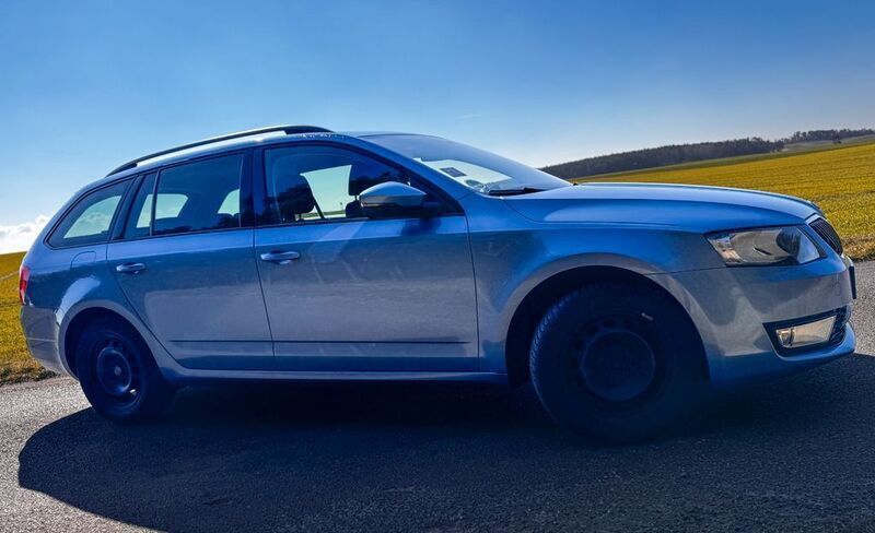 Blau Gebraucht 2015 Skoda Octavia Solution Kombi | 10.000 € (Teuer) - Bild 1/4