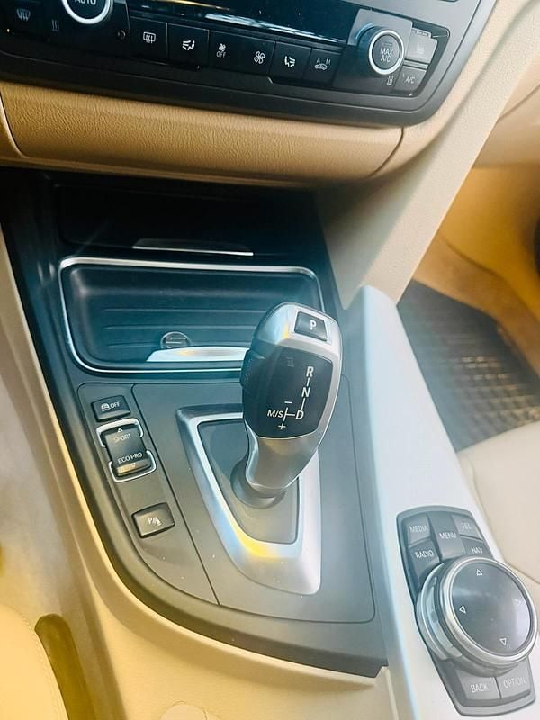 Gebraucht BMW 330 258 PS (189 kW) 2014 Blau Limousine