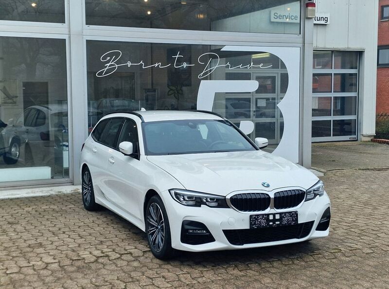 Weiß Gebraucht 2021 BMW 330e M Sport Kombi | 28.990 € (Fairer Preis) - Bild 1/4