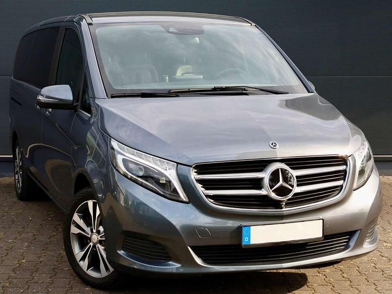 Flintgrau Gebraucht 2018 Mercedes V250 Avantgarde Edition Van / Kleinbus | 44.990 € (Superpreis) - Bild 1/4