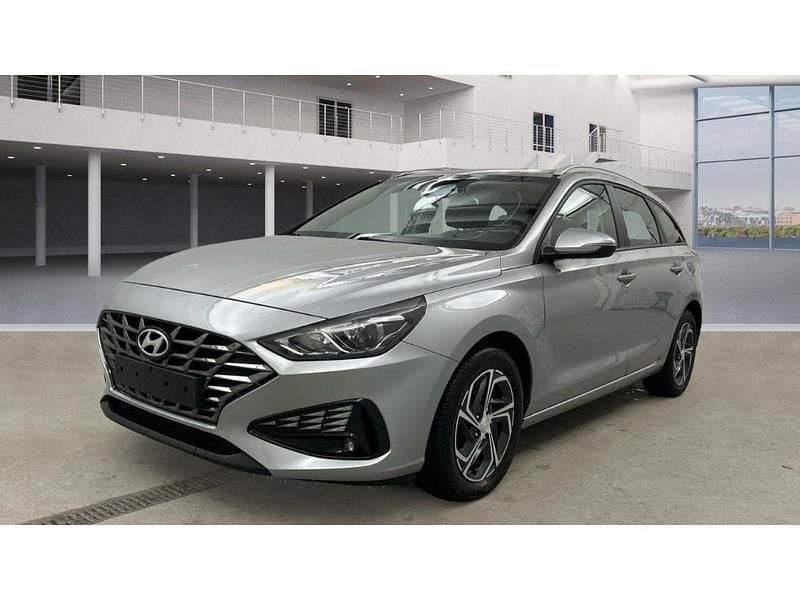 Silber Gebraucht 2022 Hyundai i30 Select Kombi | 13.990 € (Guter Preis) - Bild 1/4