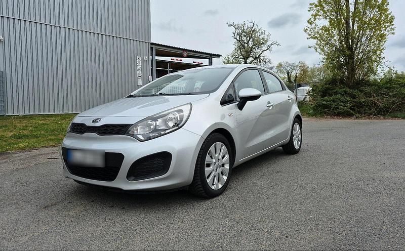 Second-hand Kia Rio 109 CP (80 kW) 2011 Gri Hatchback