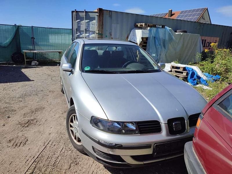 Grau Gebraucht 2000 Seat Leon Limousine | 1.500 € (Fairer Preis) - Bild 1/4