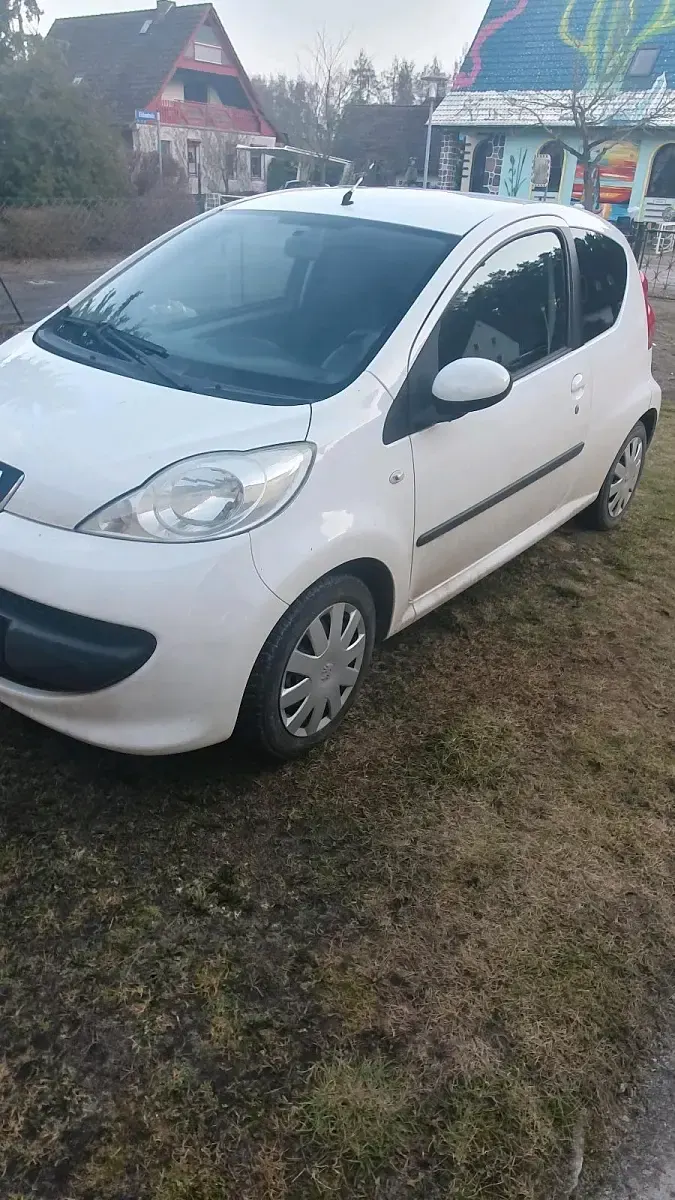 Gebraucht Peugeot 107 68 PS (50 kW) 2009 Weiß Kleinwagen