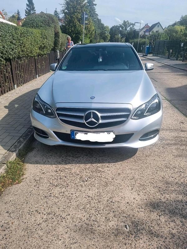 Silber Gebraucht 2014 Mercedes E250 Limousine | 14.999 € (Fairer Preis) - Bild 1/4