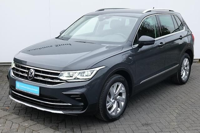 Gebraucht VW Tiguan Elegance 245 PS (180 kW) 2022 Uranograu SUV