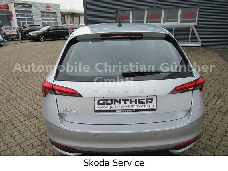 Neu Skoda Scala Selection 116 PS (85 kW) 2025 Silber Kleinwagen