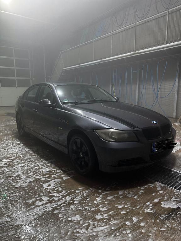 Gebraucht BMW 320 150 PS (110 kW) 2005 Grau Limousine