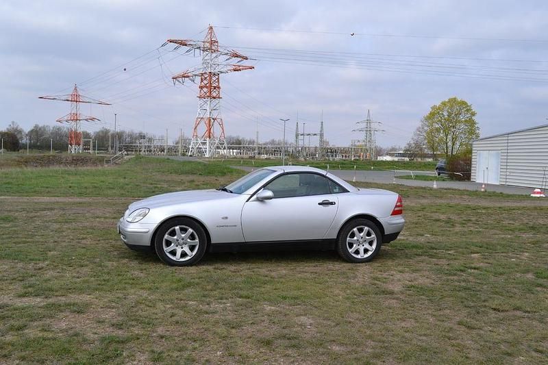 Gebraucht Mercedes SLK230 193 PS (141 kW) 1998 Silber Cabrio