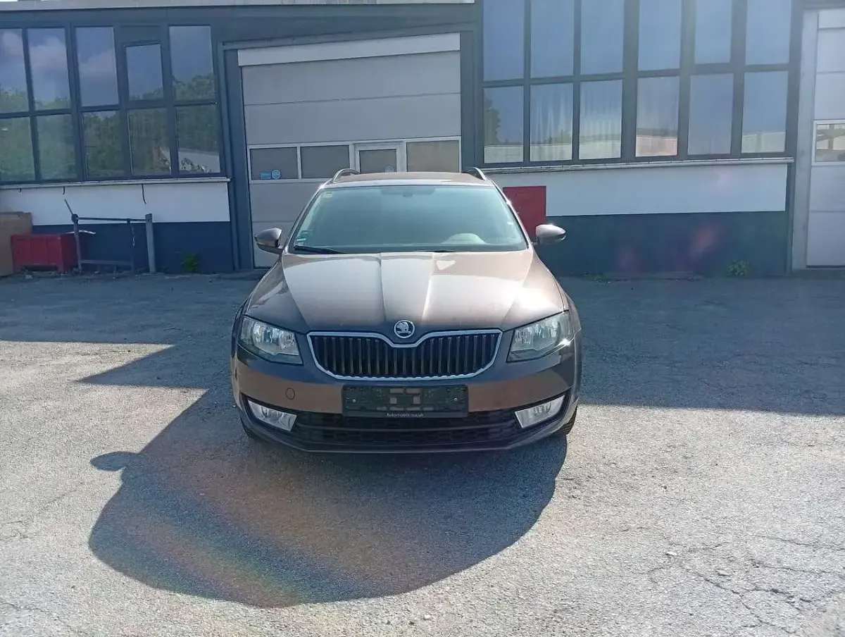 Gebraucht Skoda Octavia Ambition 105 PS (77 kW) 2013 Topazbraun metallic Kombi