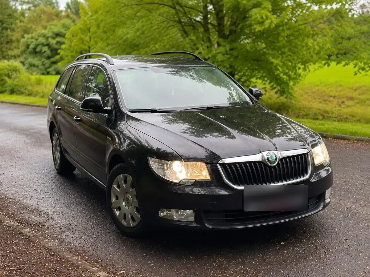 Gebraucht Skoda Superb 125 PS (91 kW) 2013 Schwarz Kombi