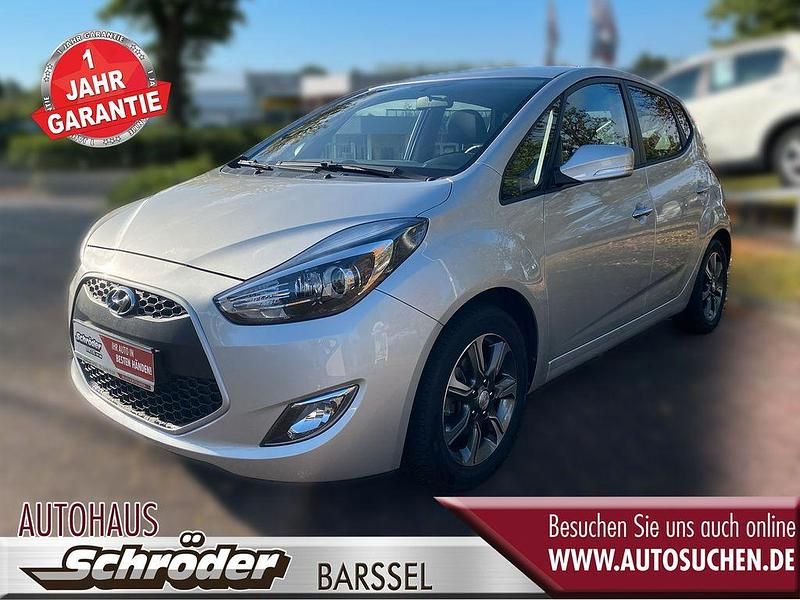 Silber Gebraucht 2016 Hyundai ix20 Style Kleinwagen | 12.700 € (Teuer) - Bild 1/4