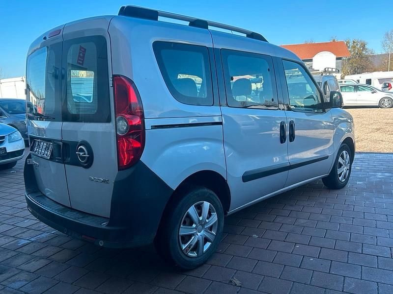 Gebraucht Opel Combo 95 PS (69 kW) 2016 Silber Van / Kleinbus
