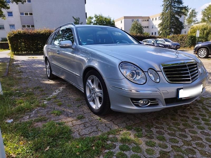 Silber Gebraucht 2008 Mercedes E220 Avantgarde Kombi | 14.900 € - Bild 1/4