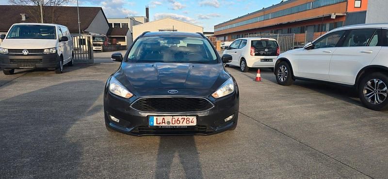 Gebraucht Ford Focus Business Edition 125 PS (91 kW) 2017 Grau Kombi
