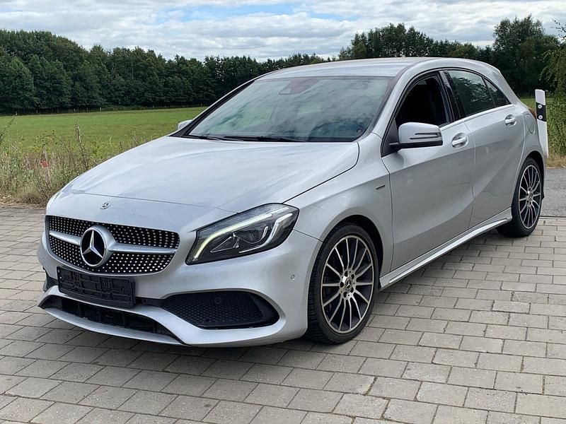 Silber Gebraucht 2017 Mercedes A200 AMG Kleinwagen | 15.970 € (Fairer Preis) - Bild 1/4