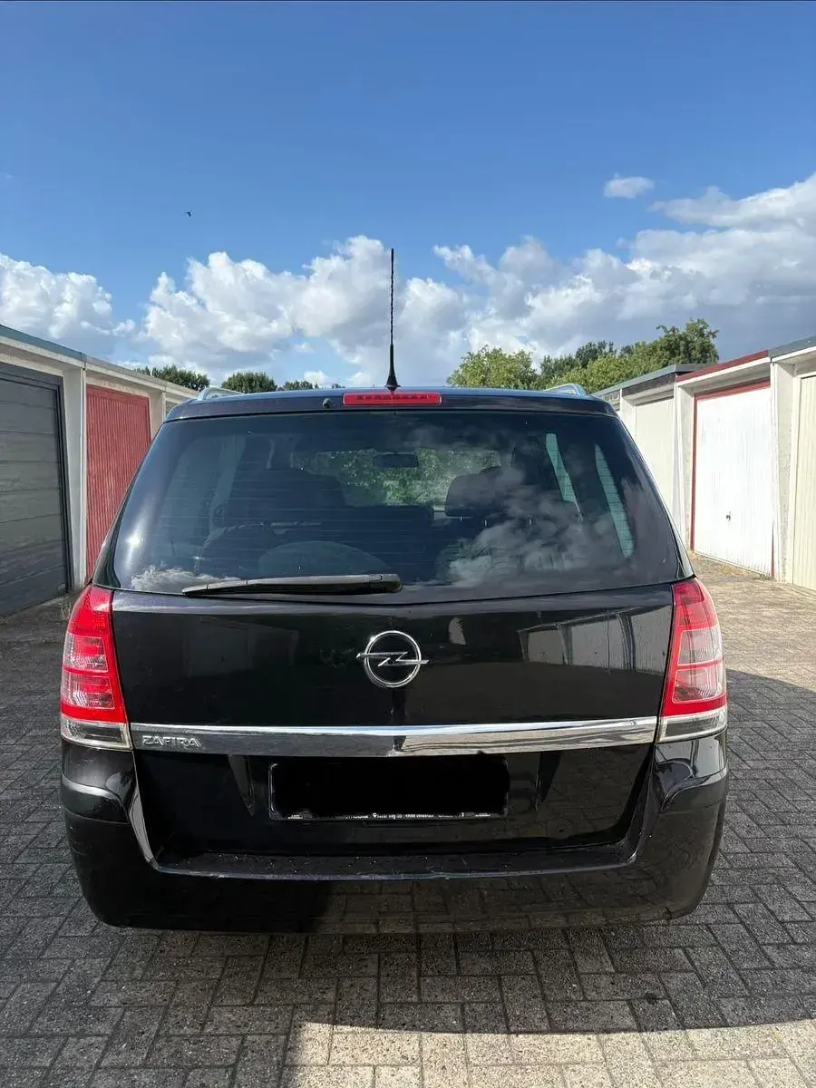 Gebraucht Opel Zafira Innovation 116 PS (85 kW) 2011 Schwarz Van / Kleinbus