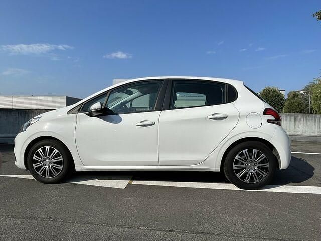 Gebraucht Peugeot 208 Active 83 PS (61 kW) 2017 Weiß Kleinwagen