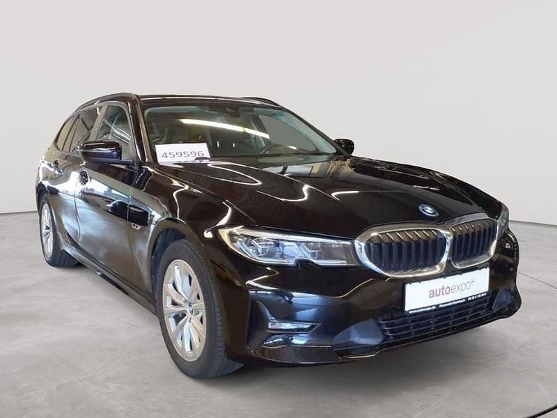 Schwarz uni Gebraucht 2022 BMW 330e Advantage Kombi | 26.490 € (Superpreis) - Bild 1/4