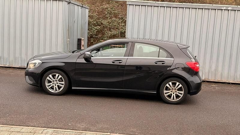 Gebraucht Mercedes A180 122 PS (89 kW) 2012 Schwarz Kleinwagen