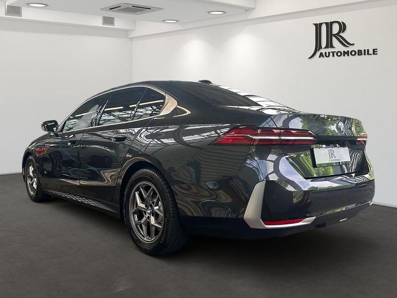 Gebraucht BMW 520 Performance 197 PS (144 kW) 2024 Grau Limousine