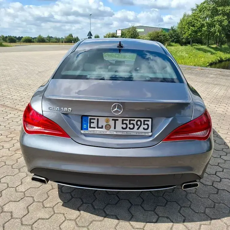 Gebraucht Mercedes CLA180 Urban 122 PS (89 kW) 2014 Grau Limousine