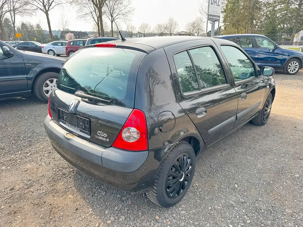 Second-hand Renault Clio II 75 CP (55 kW) 2006 Negru Berlinǎ