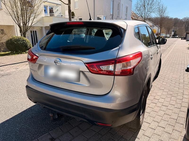 Gebraucht Nissan Qashqai 115 PS (84 kW) 2017 Silber SUV