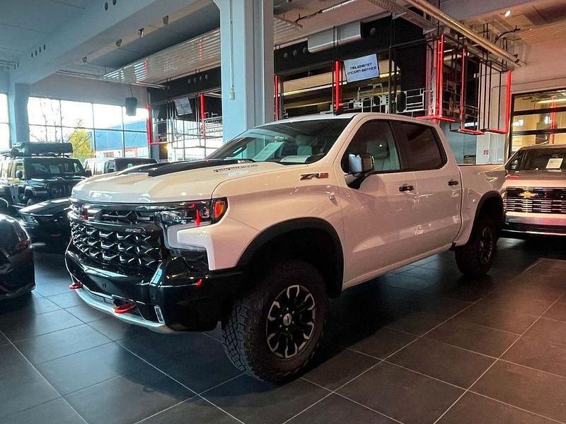 Summit white Gebraucht 2024 Chevrolet Silverado SUV | 82.800 € (Etwas zu teuer) - Bild 1/4