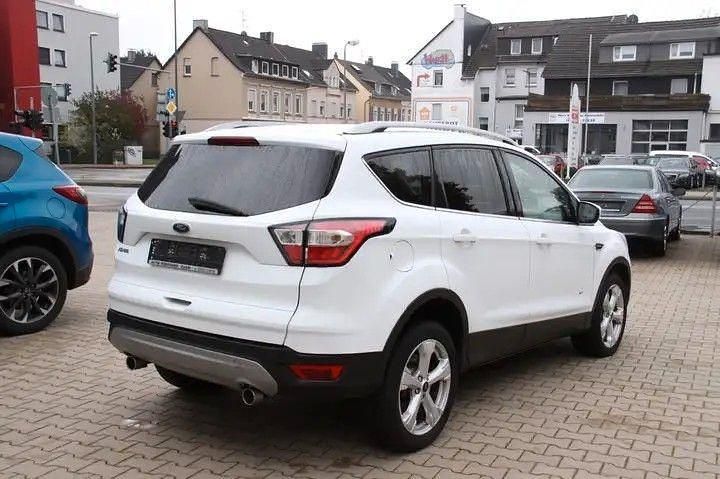 Gebraucht Ford Kuga Titanium 179 PS (131 kW) 2018 Weiß SUV