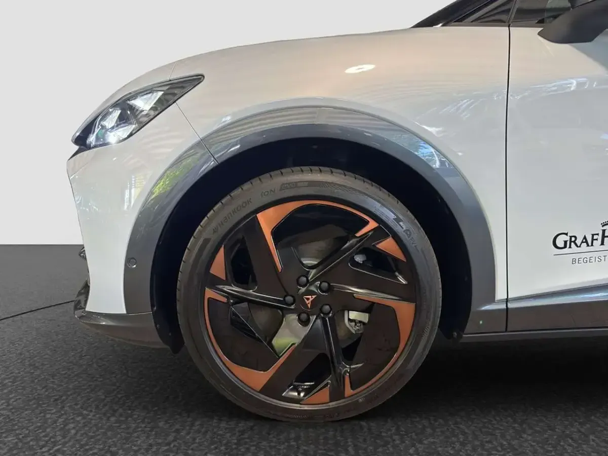 Gebraucht Cupra Tavascan VZ 80 kW (109 PS) 2026 "white" silber SUV