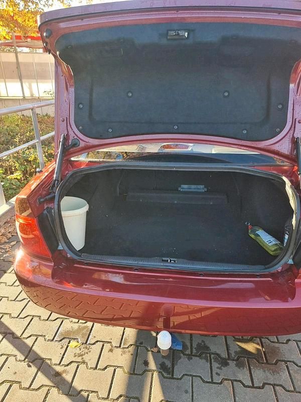 Rot Gebraucht 2006 Kia Magentis Limousine | 1.100 € - Bild 1/4