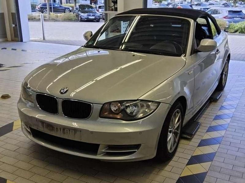 Titansilber Gebraucht 2010 BMW 118 Cabriolet Cabrio | 7.599 € (Fairer Preis) - Bild 1/4