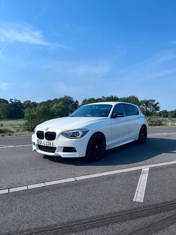 Weiß Gebraucht 2014 BMW 116 Kleinwagen | 12.000 € (Teuer) - Bild 1/4