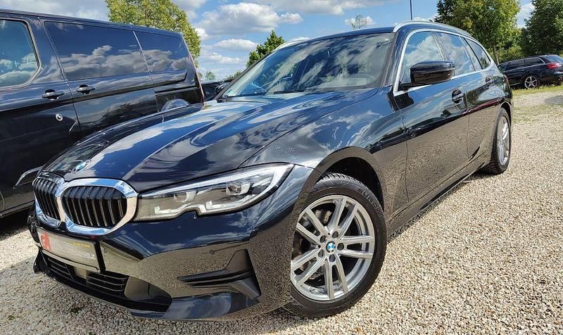 Schwarz Gebraucht 2020 BMW 320 Advantage Limousine | 21.000 € (Etwas zu teuer) - Bild 1/4
