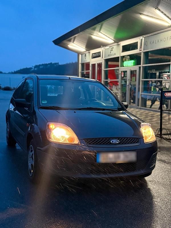 Gebraucht Ford Fiesta 63 PS (46 kW) 2006 Grau Kleinwagen
