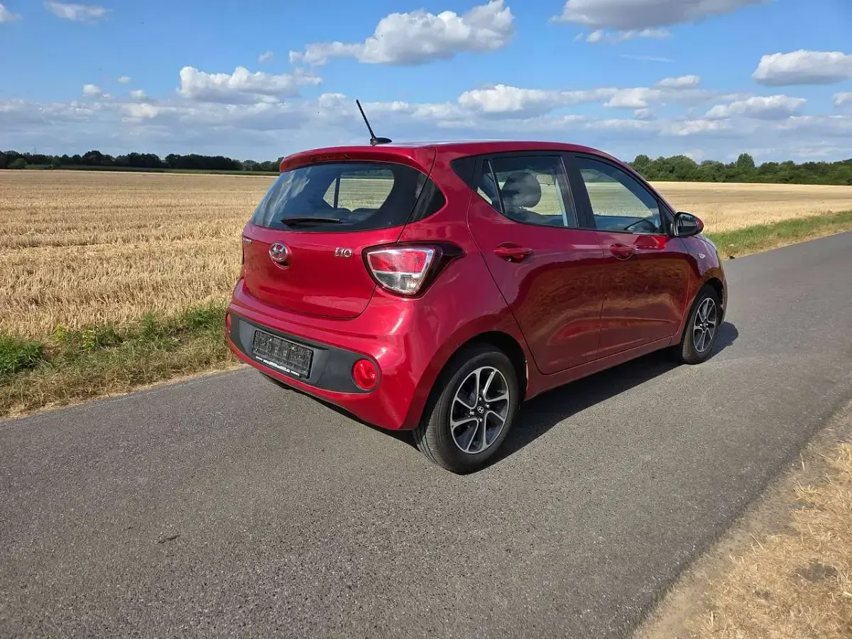 Gebraucht Hyundai i10 67 PS (49 kW) 2017 Rot Kleinwagen