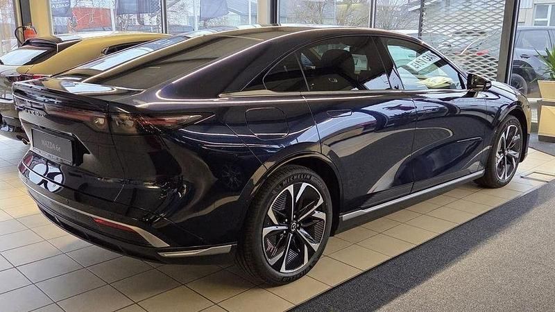 Neu Mazda 6e 189 kW (258 PS) 2025 Blau Limousine