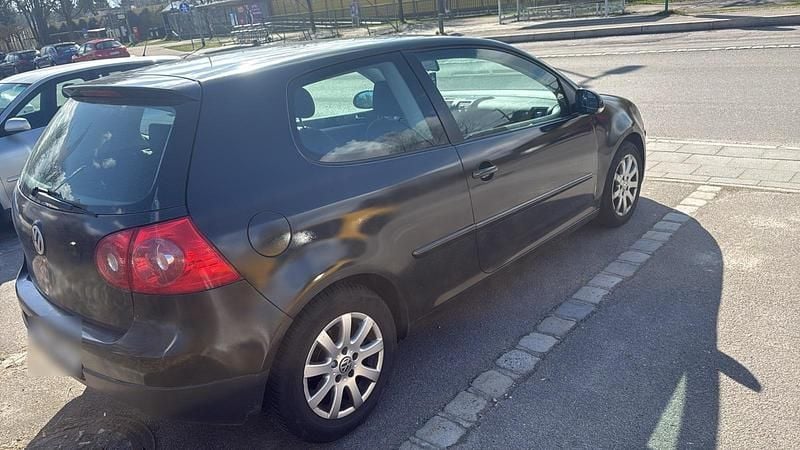 Gebraucht VW Golf V 105 PS (77 kW) 2005 Schwarz Kleinwagen