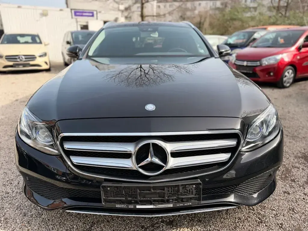 Używany Mercedes E220 194 KM (142 kW) 2017 Czarny Sedan/Limuzyna