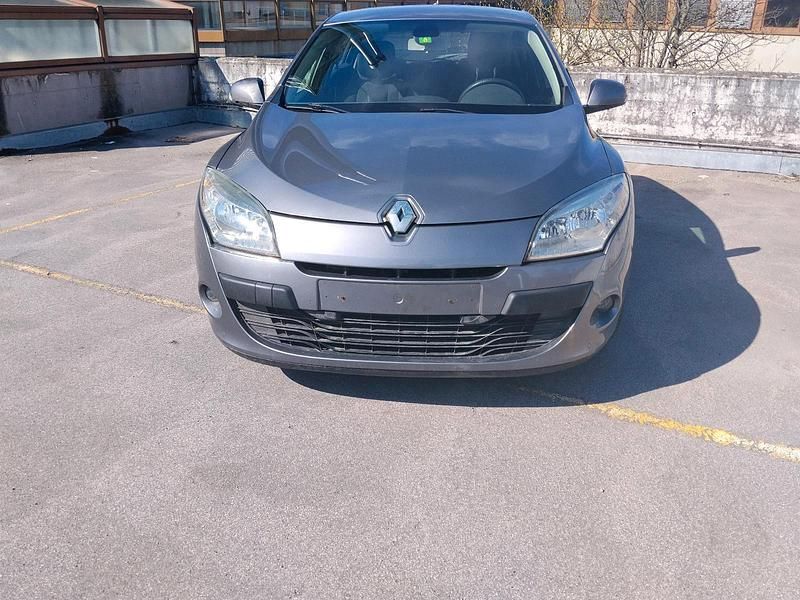Gebraucht Renault Mégane 106 PS (77 kW) 2009 Grau Limousine