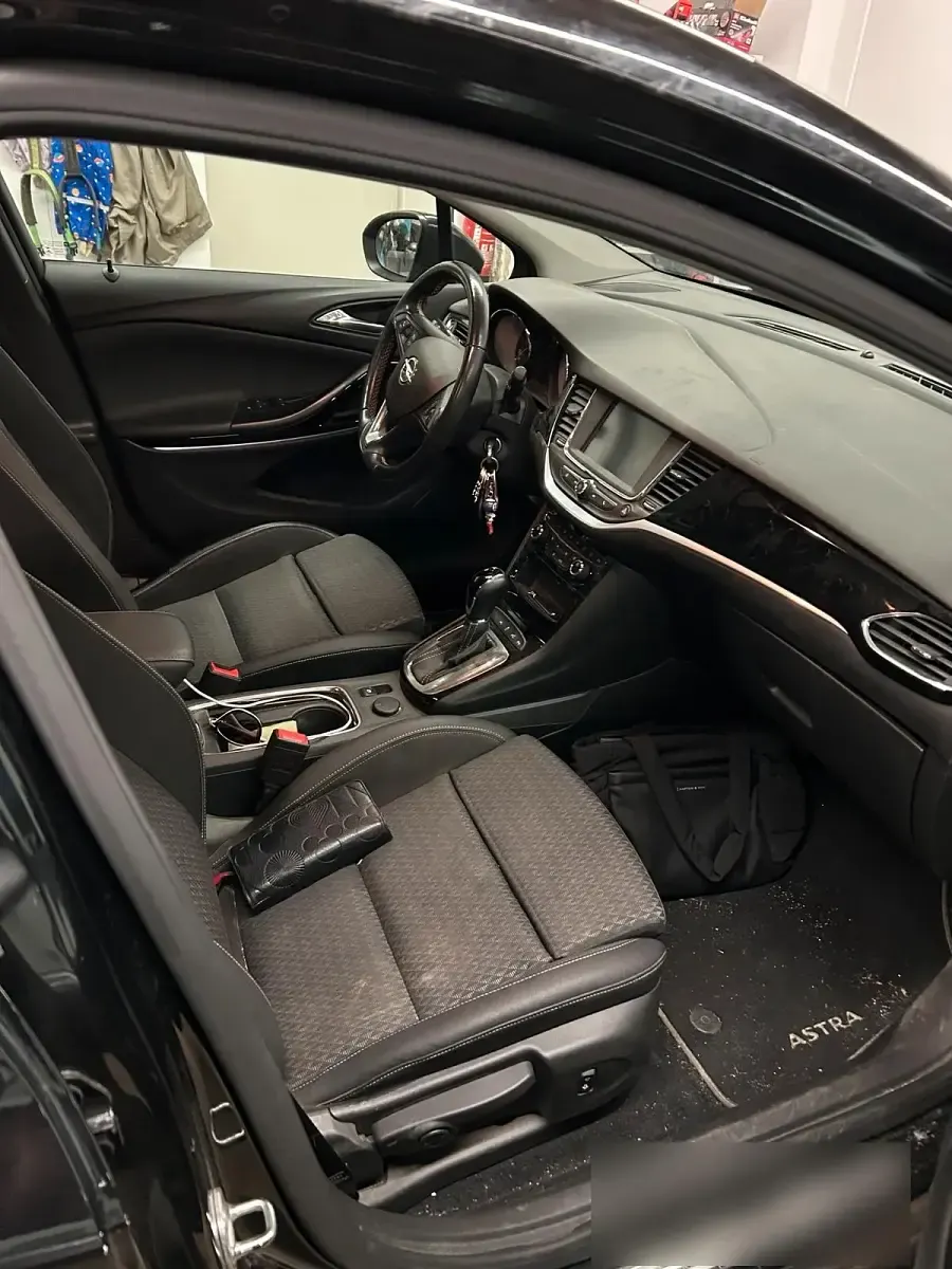 Gebraucht Opel Astra Innovation 136 PS (100 kW) 2019 Schwarz Kombi