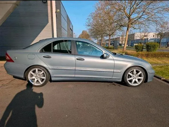 Gebraucht Mercedes 180 143 PS (105 kW) 2005 Limousine
