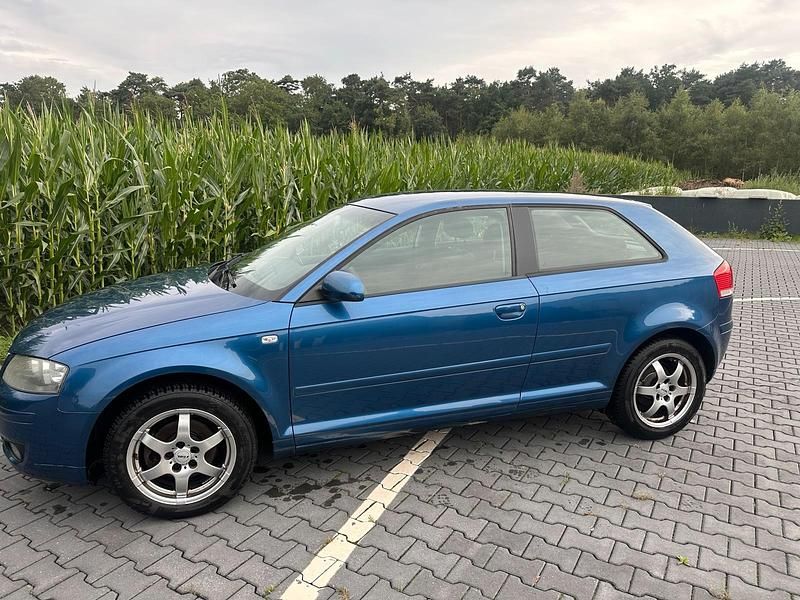 Blau Gebraucht 2004 Audi A3 Kleinwagen | 1.999 € (Fairer Preis) - Bild 1/4